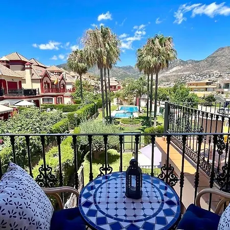 Family In Private Urbanisation With Large Community Pool Villa Benalmádena
